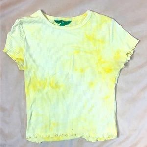 Yellow cropped t-shirt